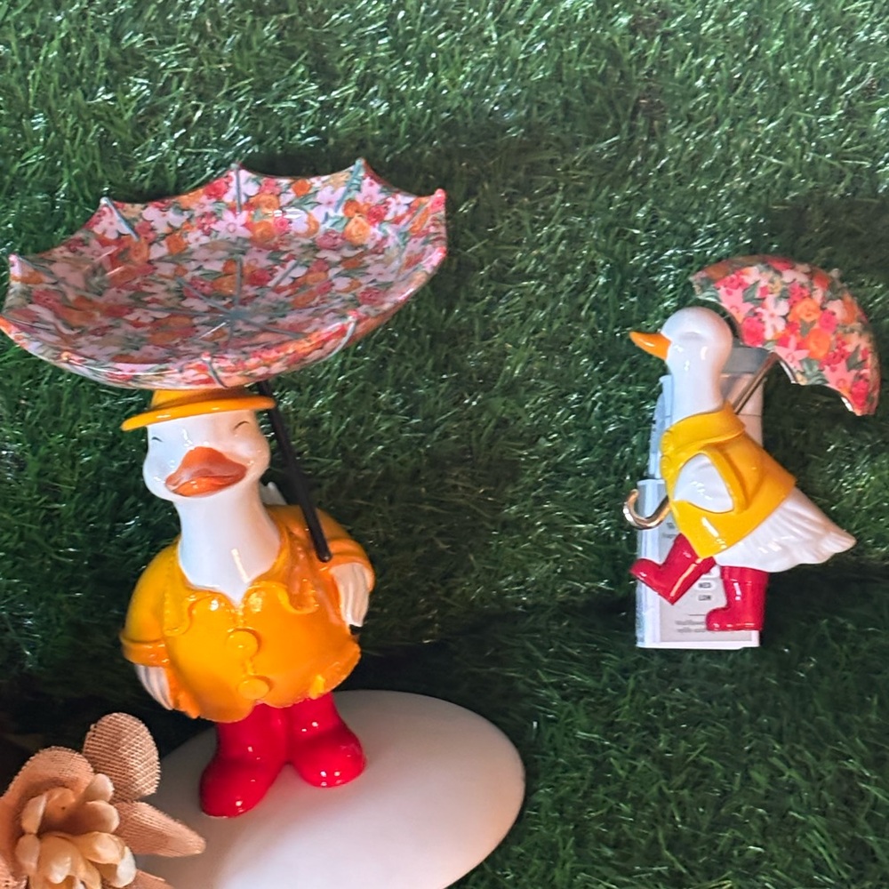 Bath and body Colorful Duck candle holder with Floral wall